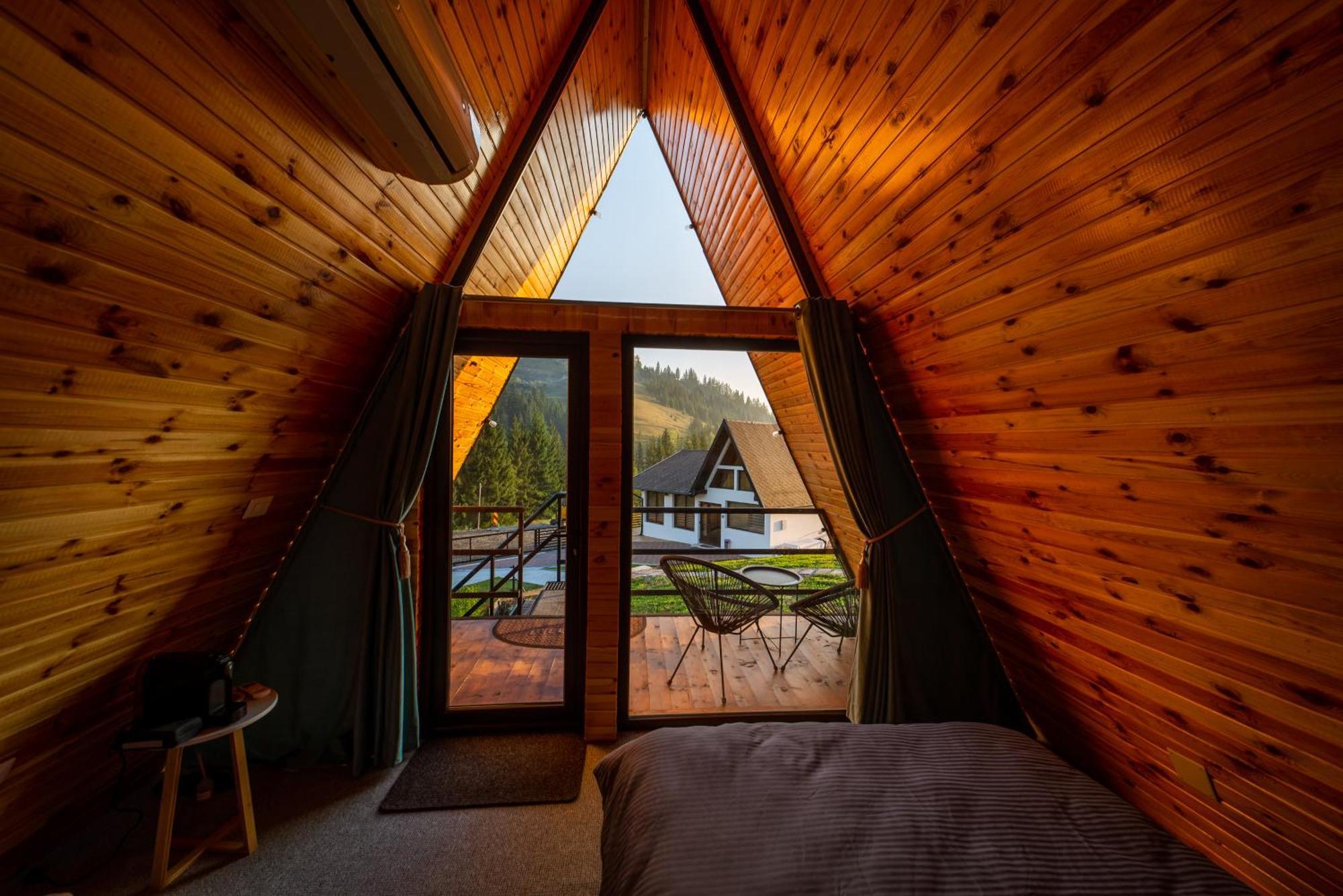 A Pisc Hotell Vatra Moldoviţei Exteriör bild