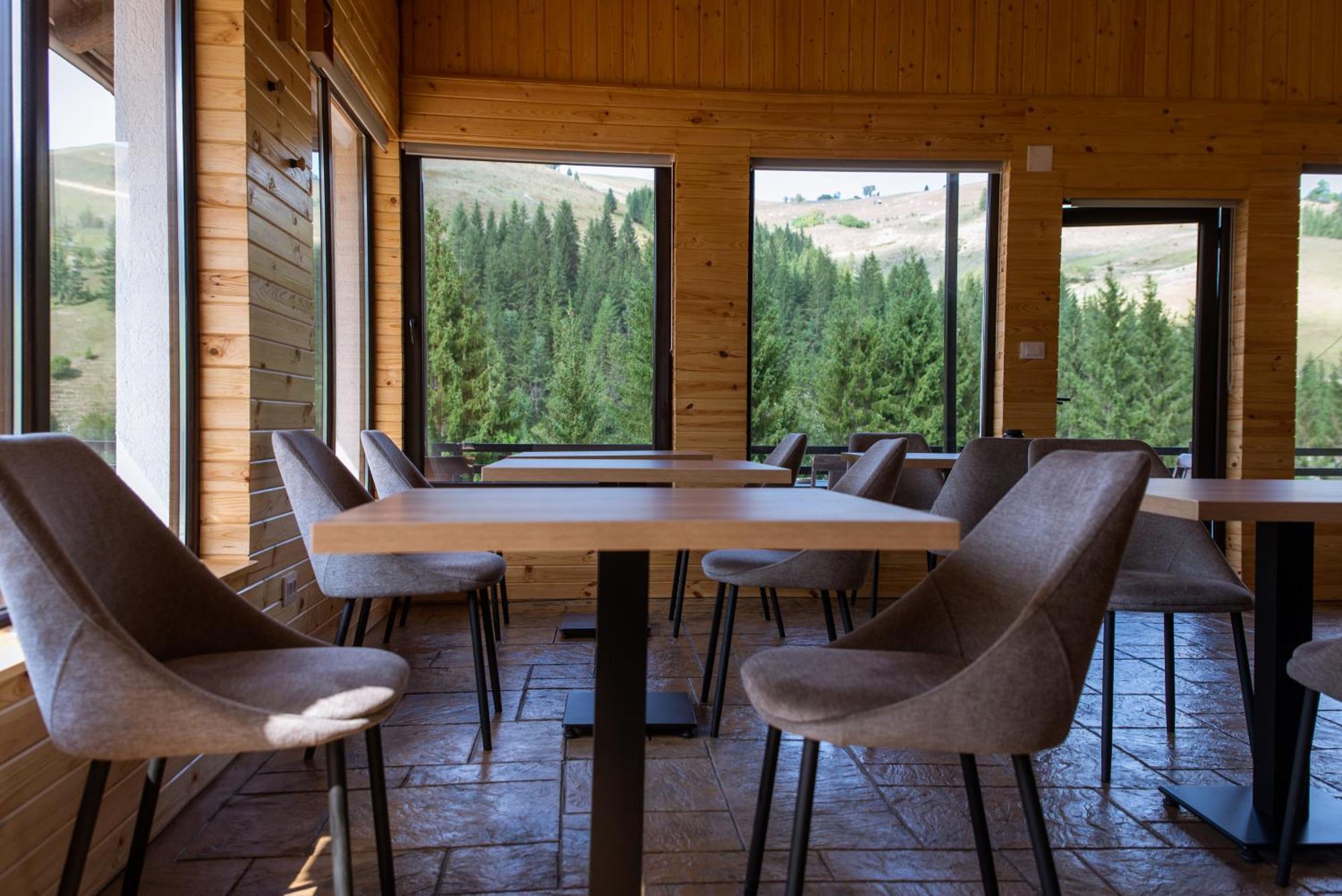 A Pisc Hotell Vatra Moldoviţei Exteriör bild