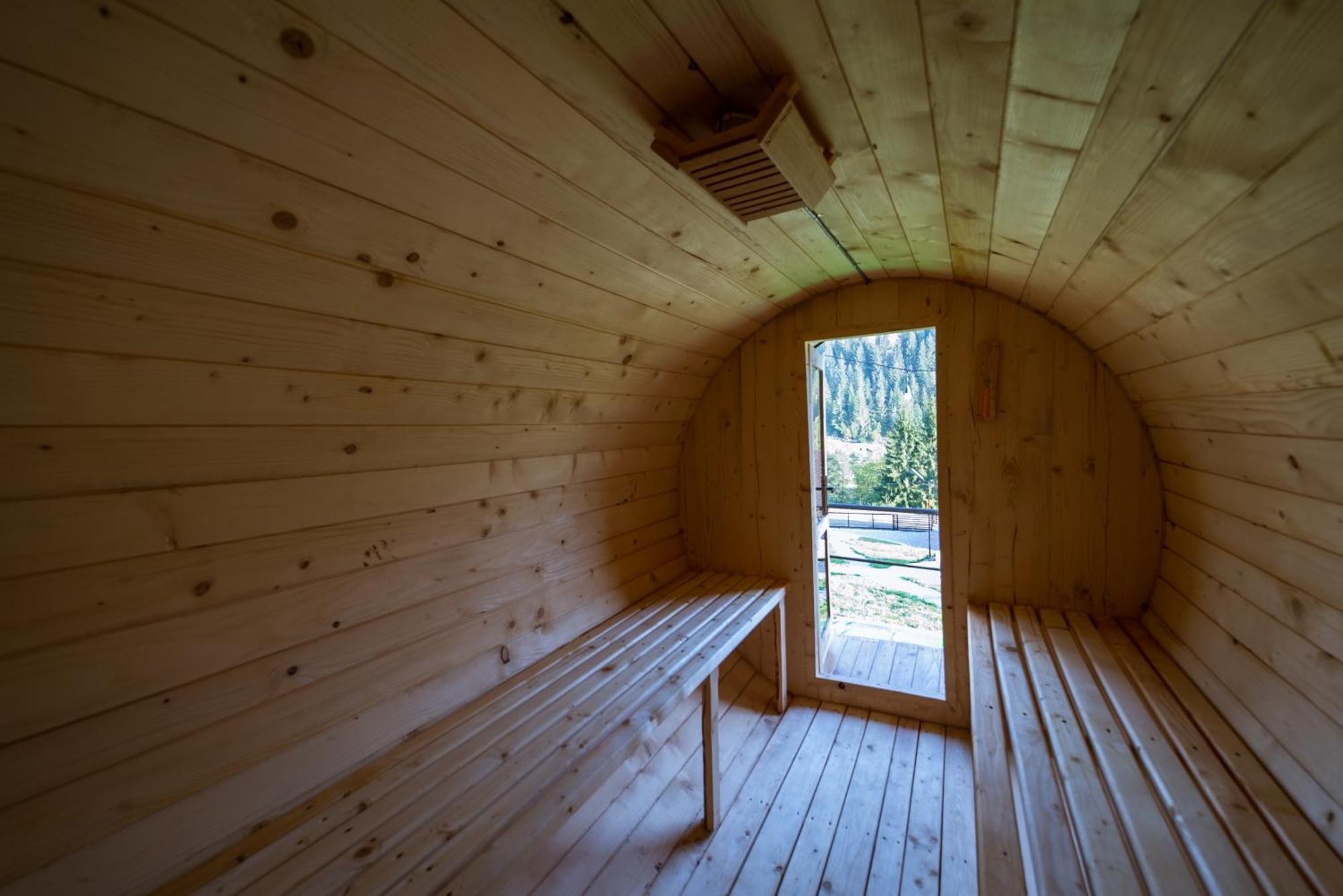 A Pisc Hotell Vatra Moldoviţei Exteriör bild