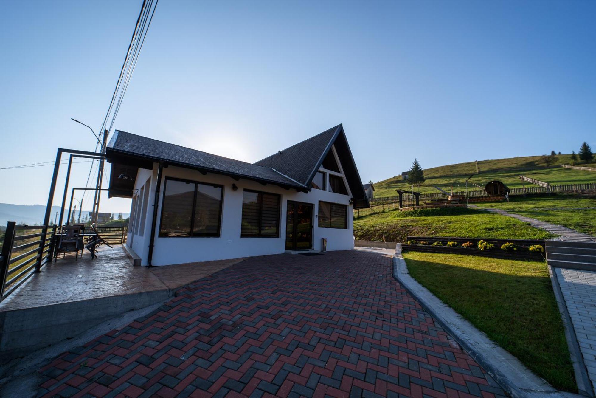 A Pisc Hotell Vatra Moldoviţei Exteriör bild