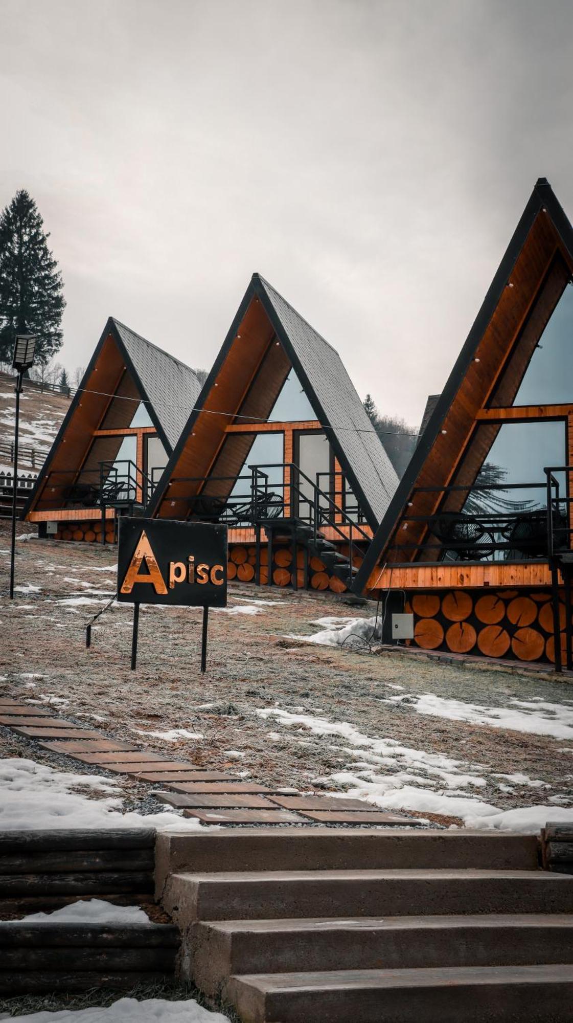 A Pisc Hotell Vatra Moldoviţei Exteriör bild