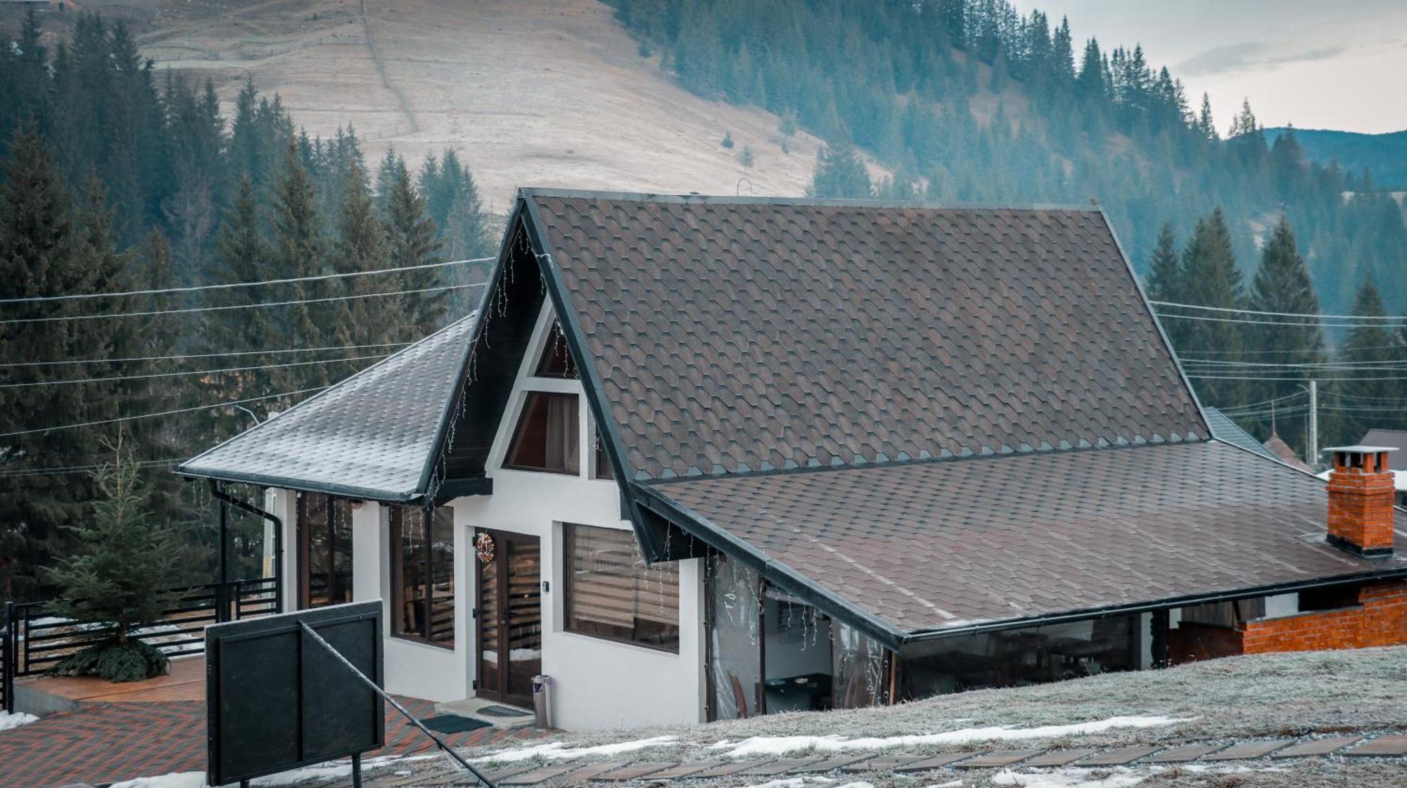 A Pisc Hotell Vatra Moldoviţei Exteriör bild