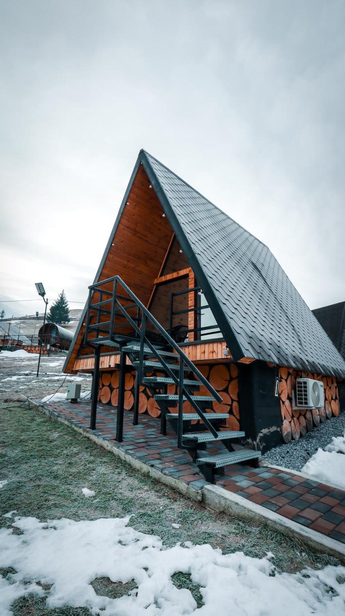 A Pisc Hotell Vatra Moldoviţei Exteriör bild