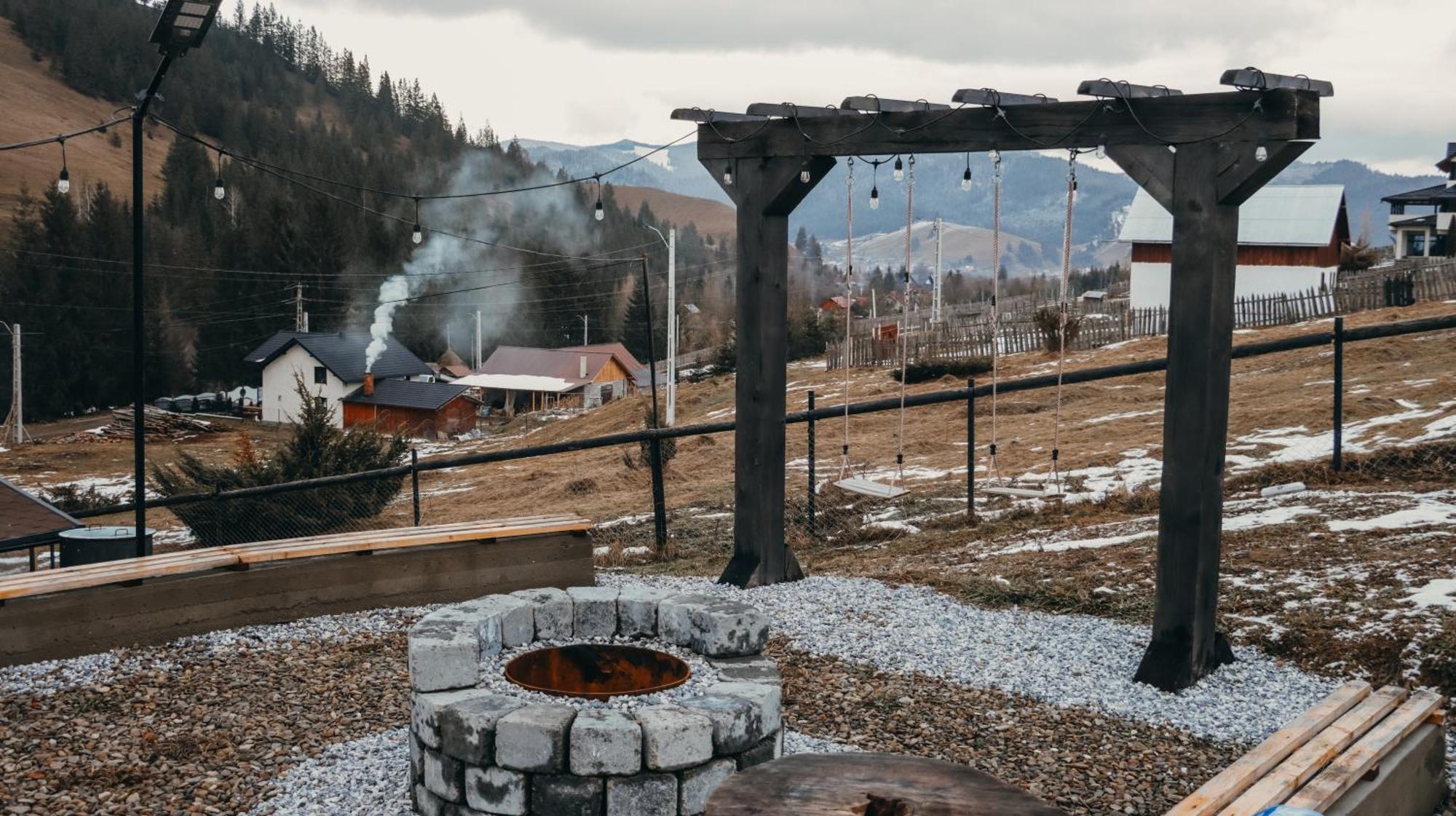 A Pisc Hotell Vatra Moldoviţei Exteriör bild