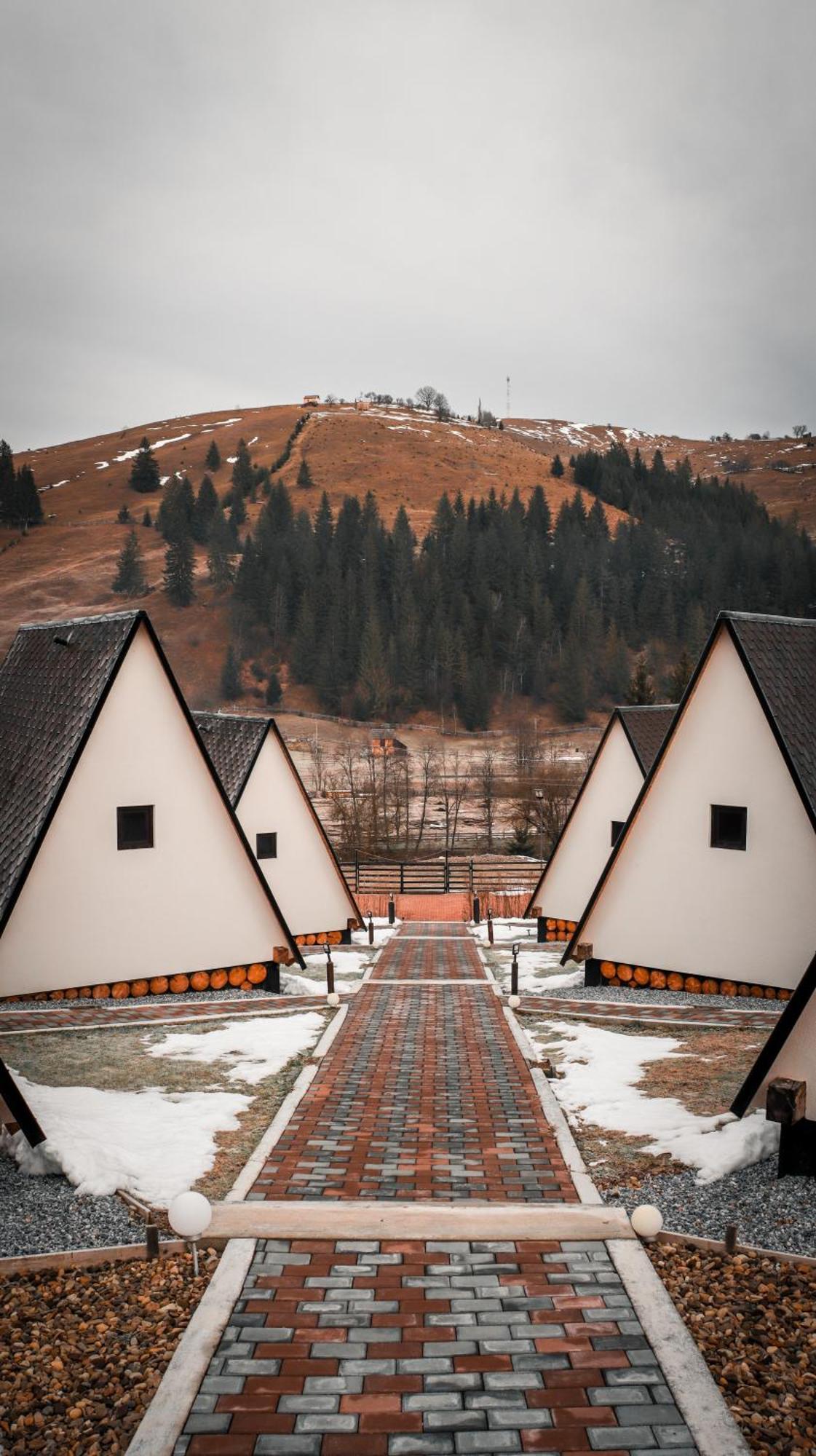 A Pisc Hotell Vatra Moldoviţei Exteriör bild