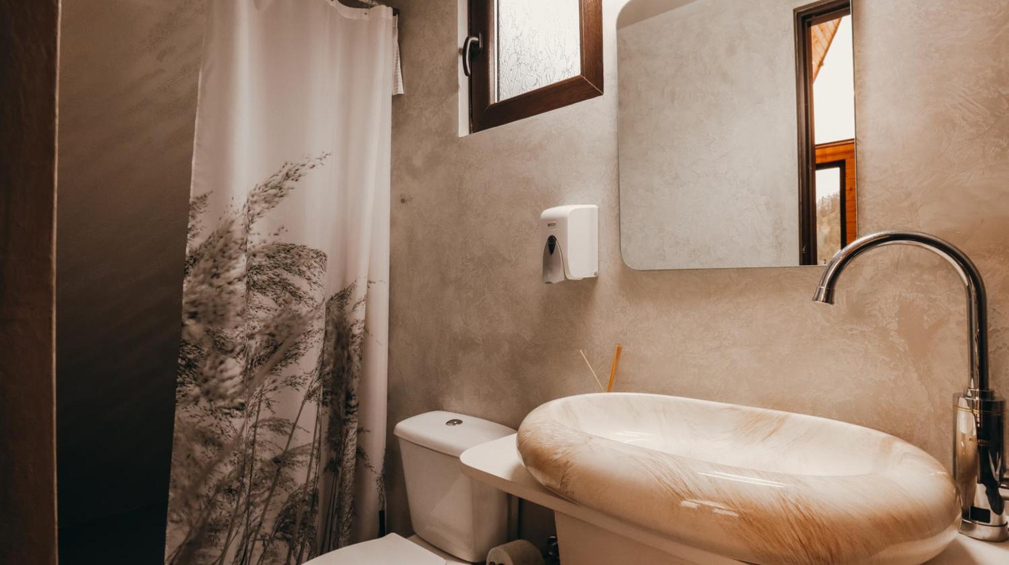 A Pisc Hotell Vatra Moldoviţei Exteriör bild